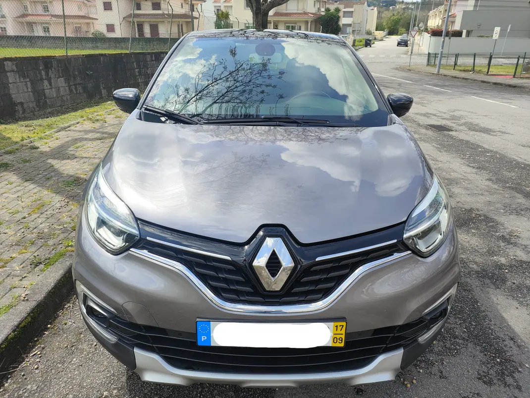 Renault Captur 2017 - 11000 EUR, 143000 km - AUTO.MOTO.pt - 143000km - foto 15 de 22