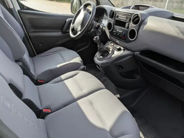 Citroën Berlingo 2016 - 8750 EUR, 220000 km - AUTO.MOTO.pt - 220000km - foto 5 de 10