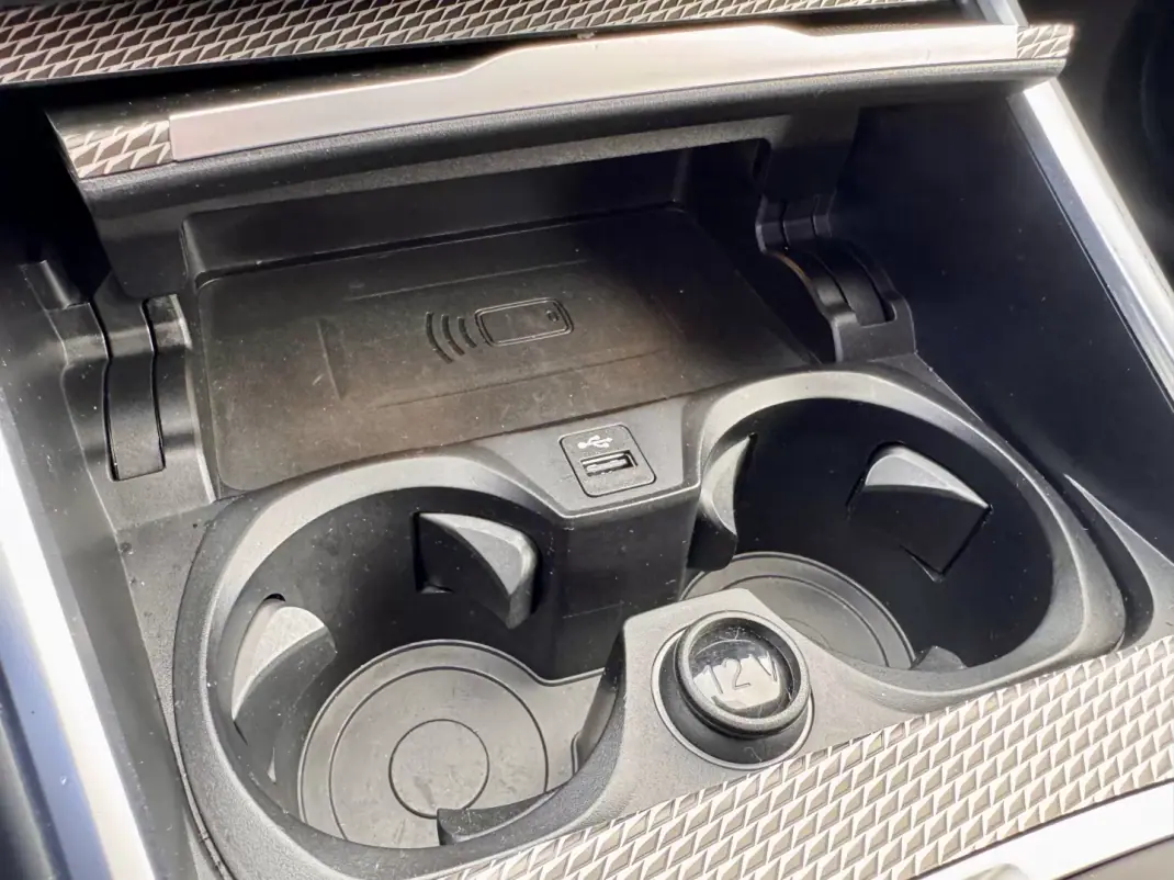 BMW 330 2020 - 32990 EUR, 44000 km - AUTO.MOTO.pt - 44000km - foto 26 de 33