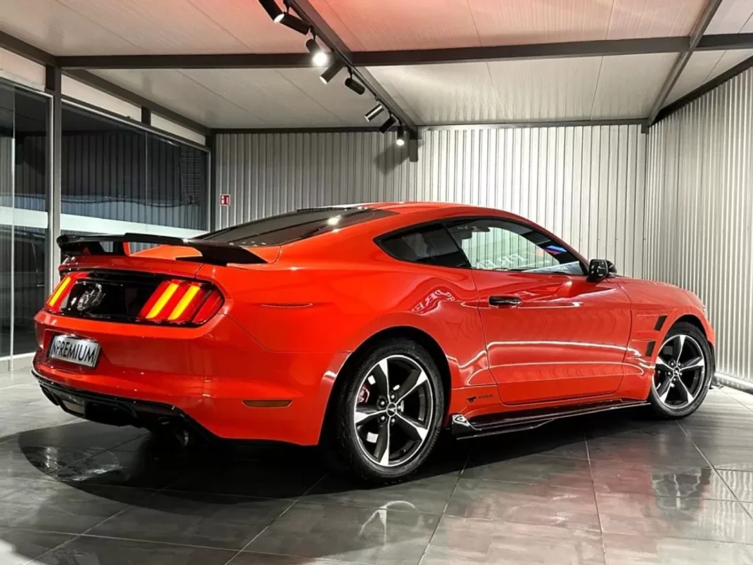 Ford Mustang 2015 - 49990 EUR, 122000 km - AUTO.MOTO.pt - 122000km - foto 12 de 54