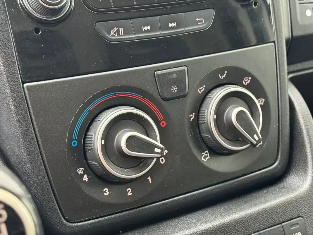 Peugeot 2020 - 16950 EUR, 100000 km - AUTO.MOTO.pt - 100000km - foto 20 de 24