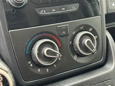 Peugeot 2020 - 16950 EUR, 100000 km - AUTO.MOTO.pt - 100000km - foto 20 de 24