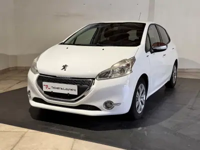 Peugeot 208 2015 - 7900 EUR, 124360 km - foto 1 de 22