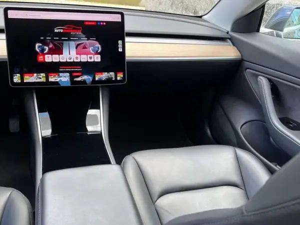 Tesla Model 3 2019 - 23990 EUR, 83000 km - AUTO.MOTO.pt - 83000km - foto 22 de 26