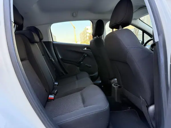 Peugeot 208 2018 - 9450 EUR, 128000 km - AUTO.MOTO.pt - 128000km - foto 12 de 14