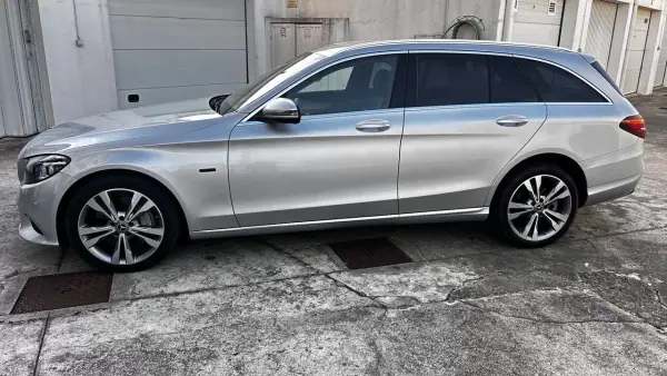 Mercedes-Benz C 300 2021 - 27500 EUR, 201000 km - AUTO.MOTO.pt - 201000km - foto 4 de 22