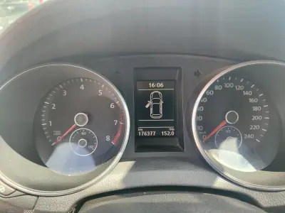 Volkswagen Golf 2011 - 10900 EUR, 176000 km - 176000km - foto 23 de 25