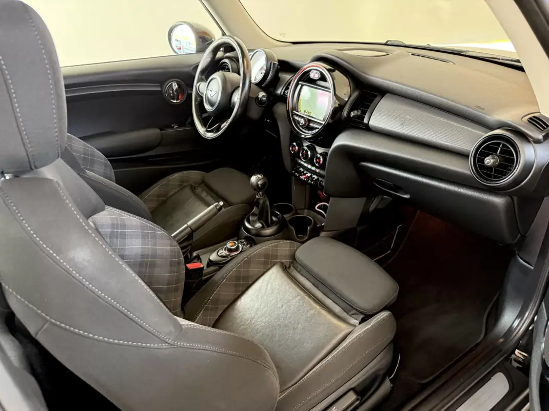 MINI One 2016 - 11900 EUR, 133000 km - 133000km - foto 38 de 86