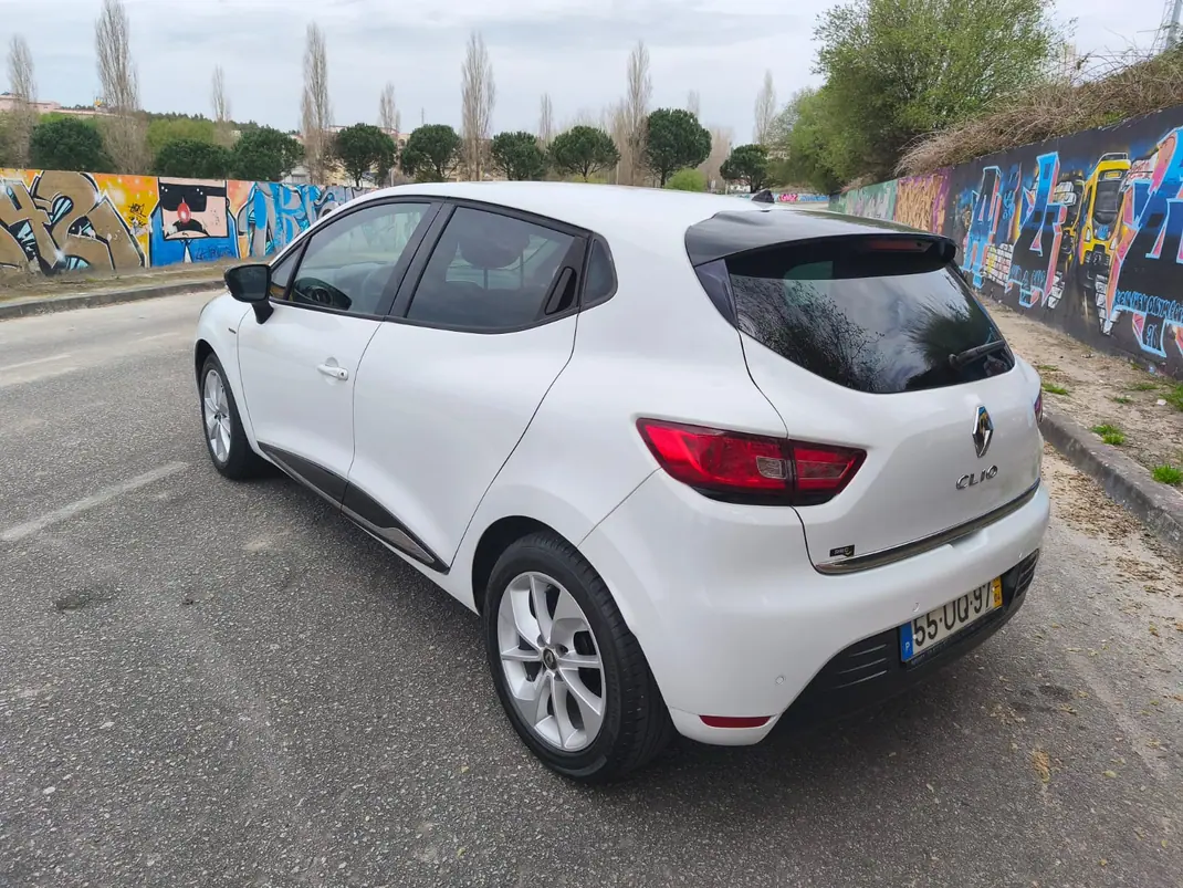 Renault Clio 2018 - 10950 EUR, 117726 km - AUTO.MOTO.pt - 117726km - foto 14 de 23