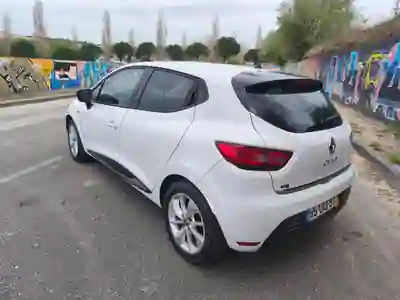 Renault Clio 2018 - 10950 EUR, 117726 km - AUTO.MOTO.pt - 117726km - foto 14 de 23
