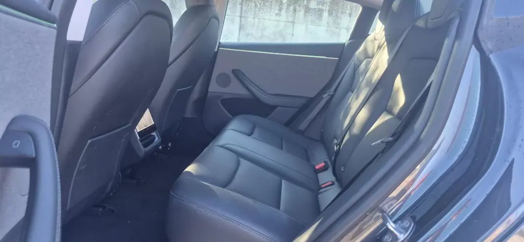 Tesla Model 3 2025 - 39750 EUR, 35000 km - 35000km - foto 6 de 21