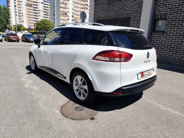 Renault Clio Sport Tourer 2018 - 7500 EUR, 250000 km - AUTO.MOTO.pt - 250000km - foto 6 de 23