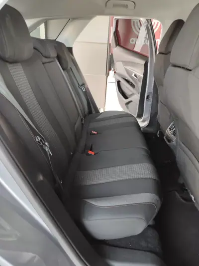 Peugeot 3008 2018 - 13950 EUR, 189000 km - 189000km - foto 17 de 36