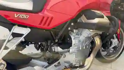 Moto Guzzi V100 Mandello 2022 - 10000 EUR, 7500 km - foto 5 de 6