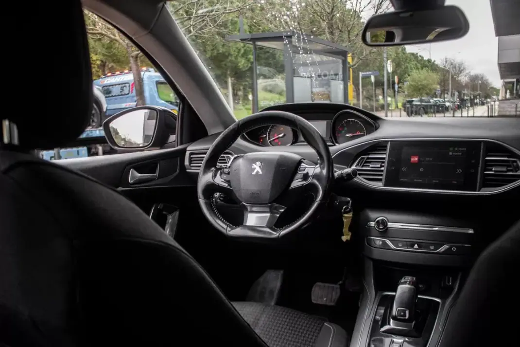 Peugeot 308 SW 2019 - 9800 EUR, 267684 km - AUTO.MOTO.pt - 267684km - foto 29 de 38