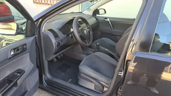 Volkswagen Polo 2008 - 4980 EUR, 154267 km - AUTO.MOTO.pt - 154267km - foto 6 de 38