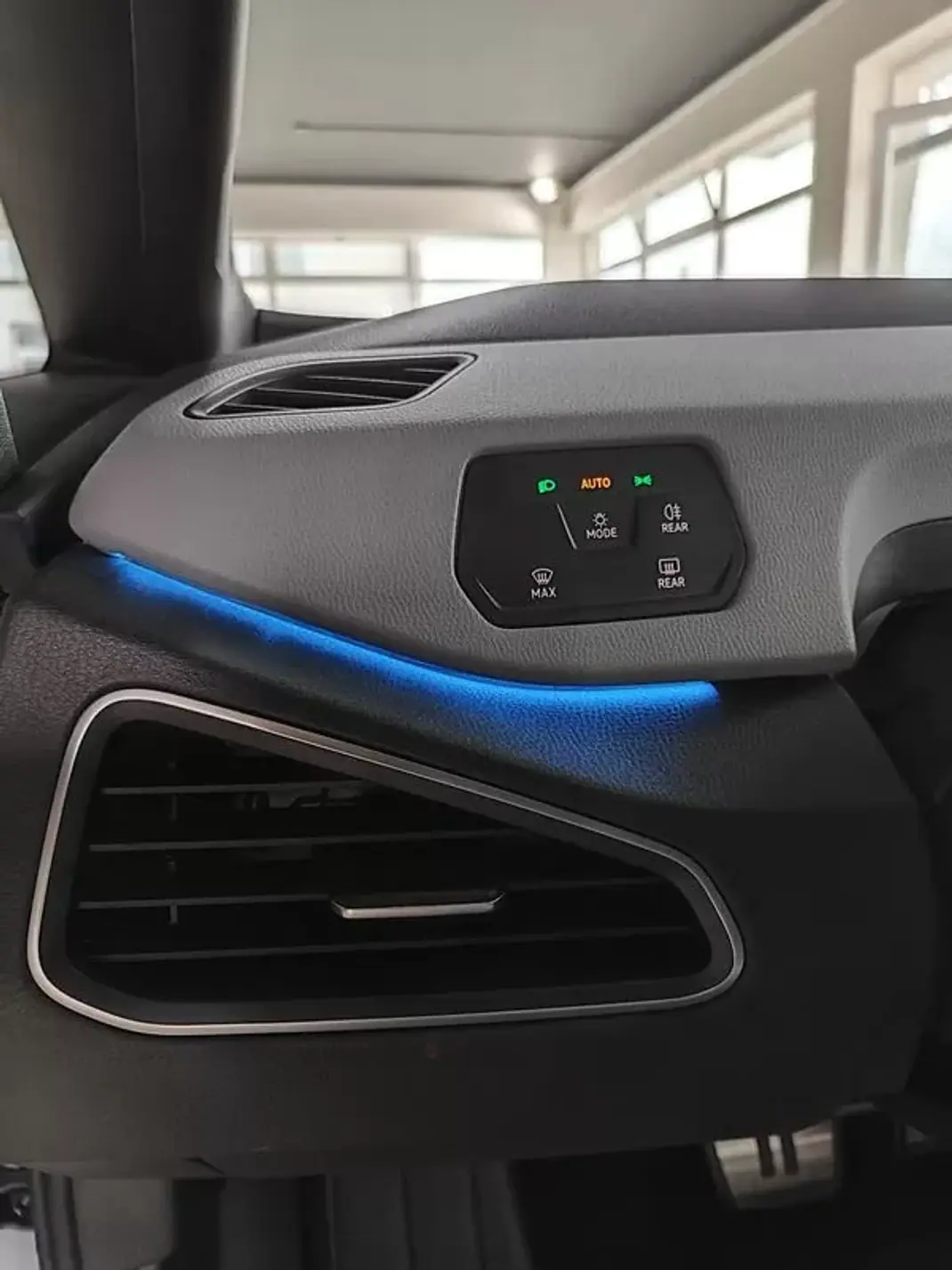 Volkswagen ID.3 2023 - 25950 EUR, 19300 km - AUTO.MOTO.pt - 19300km - foto 24 de 35