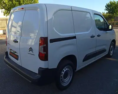 Citroën Berlingo 2020 - 11990 EUR, 81000 km - AUTO.MOTO.pt - 81000km - foto 4 de 16