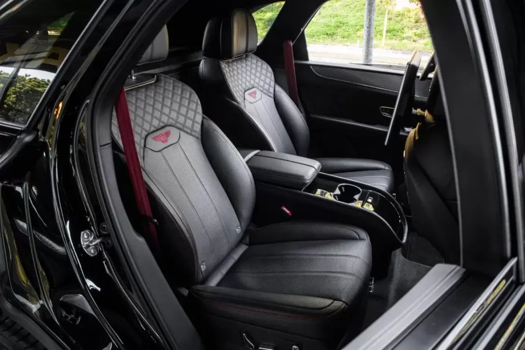 Bentley Bentayga 2022 - 230000 EUR, 70942 km - AUTO.MOTO.pt - 70942km - foto 42 de 57
