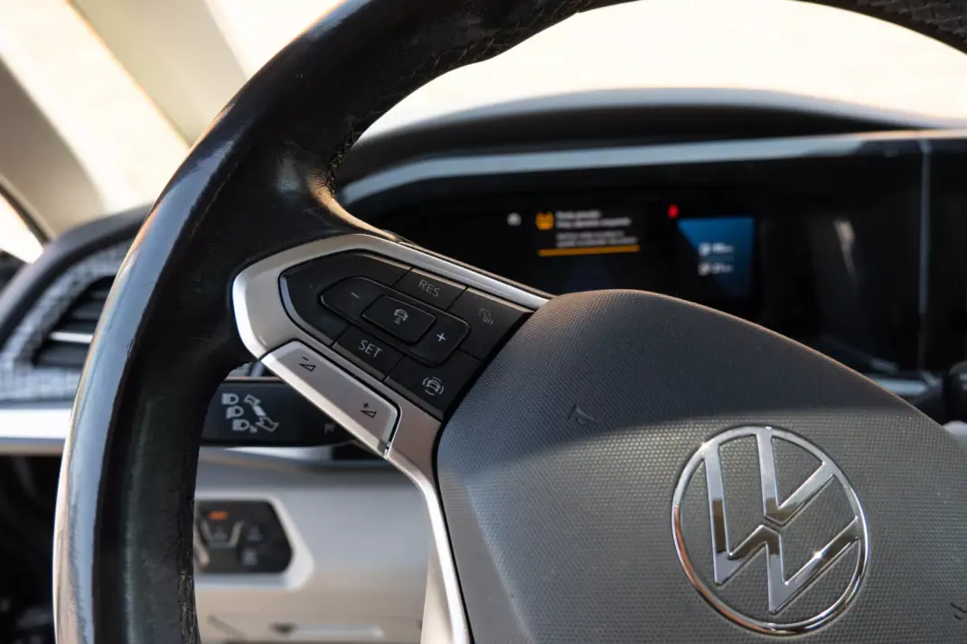 Volkswagen Multivan 2022 - 39990 EUR, 104500 km - AUTO.MOTO.pt - 104500km - foto 12 de 26