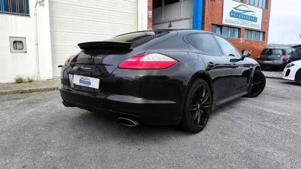 Porsche Panamera 2011 - 26900 EUR, 193000 km - AUTO.MOTO.pt - 193000km - foto 9 de 21