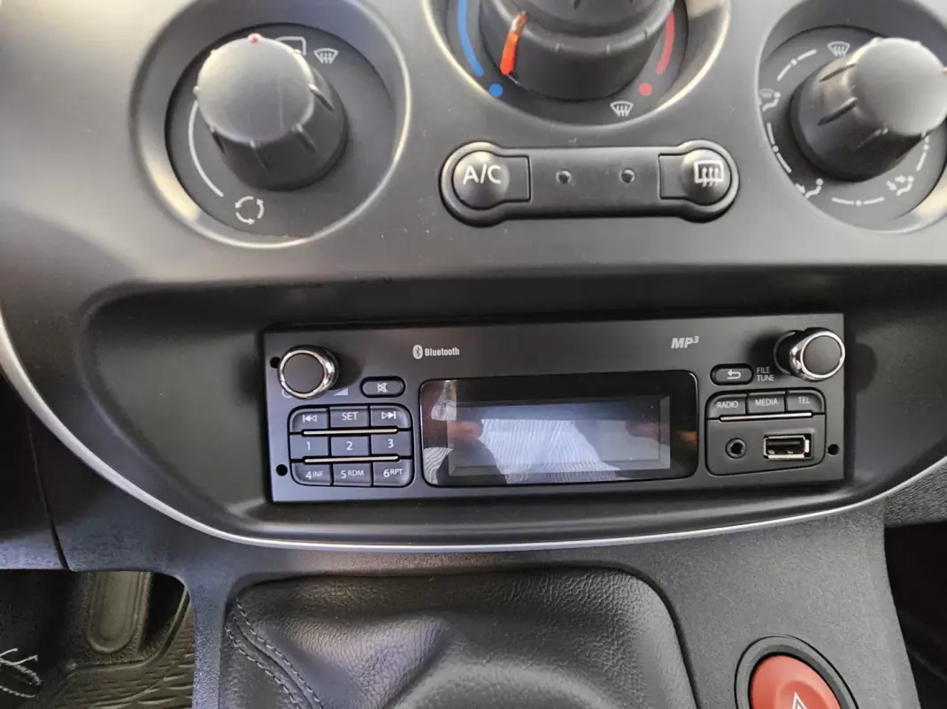 Renault Kangoo 2018 - 11750 EUR, 89756 km - 89756km - foto 10 de 15