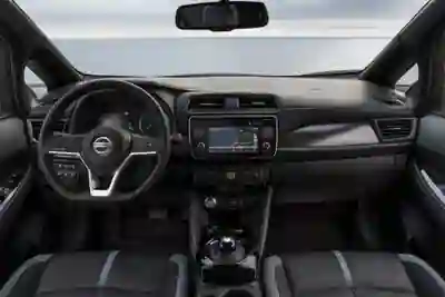 Nissan Leaf 2018 - 12500 EUR, 179000 km - AUTO.MOTO.pt - 179000km - foto 3 de 6