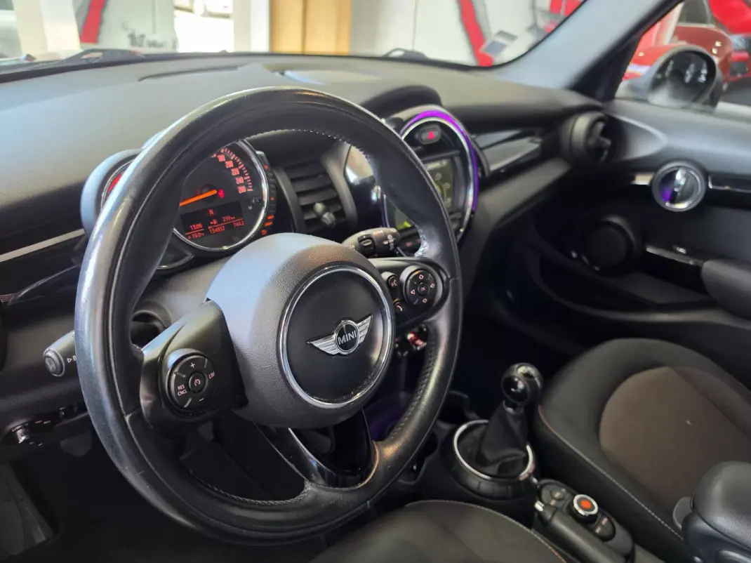 MINI 5 Portas 2017 - 13250 EUR, 135000 km - 135000km - foto 10 de 11