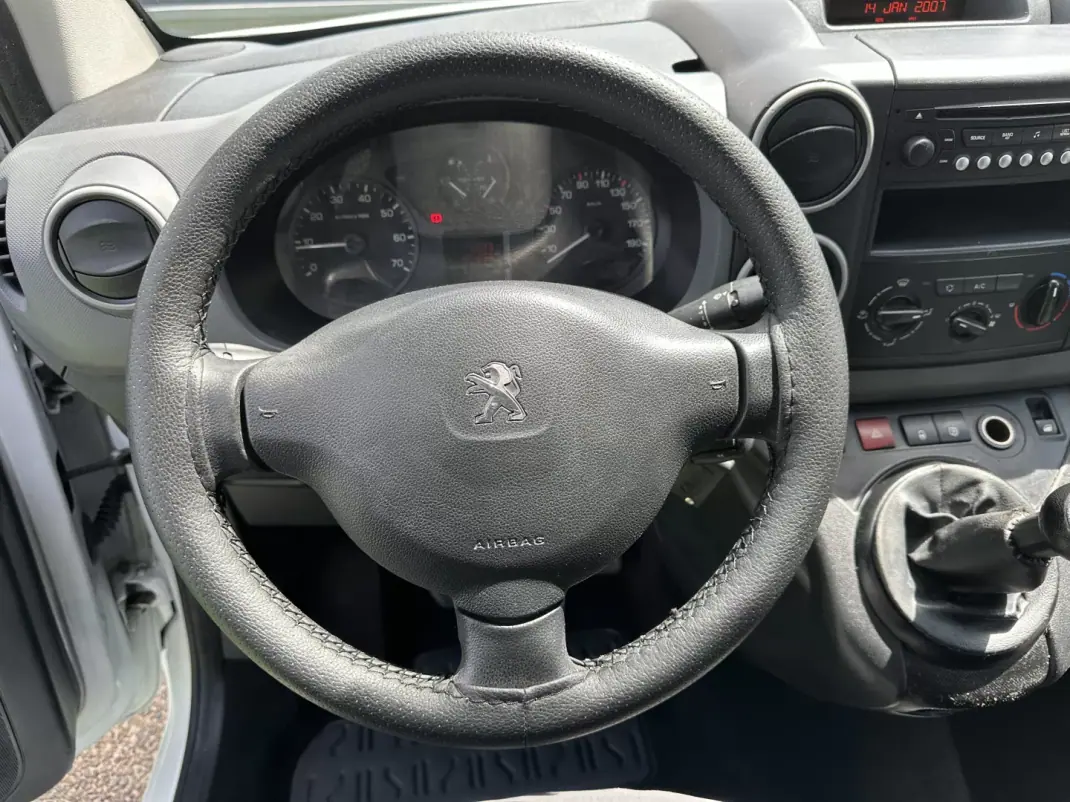 Peugeot PARTNER 1.6 HDI L2 2015 - 6500 EUR, 120000 km - AUTO.MOTO.pt - 120000km - foto 31 de 52