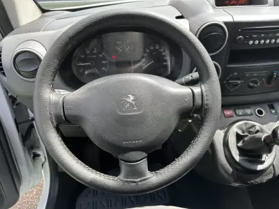 Peugeot PARTNER 1.6 HDI L2 2015 - 6500 EUR, 120000 km - AUTO.MOTO.pt - 120000km - foto 31 de 52