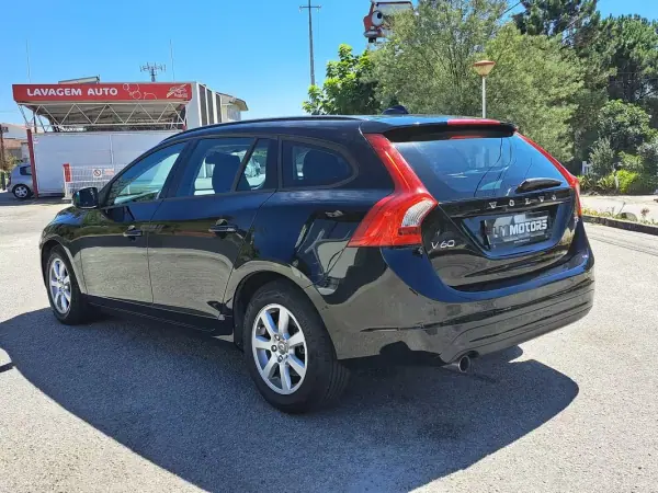 Volvo V60 2013 - 13900 EUR, 111000 km - AUTO.MOTO.pt - 111000km - foto 12 de 42