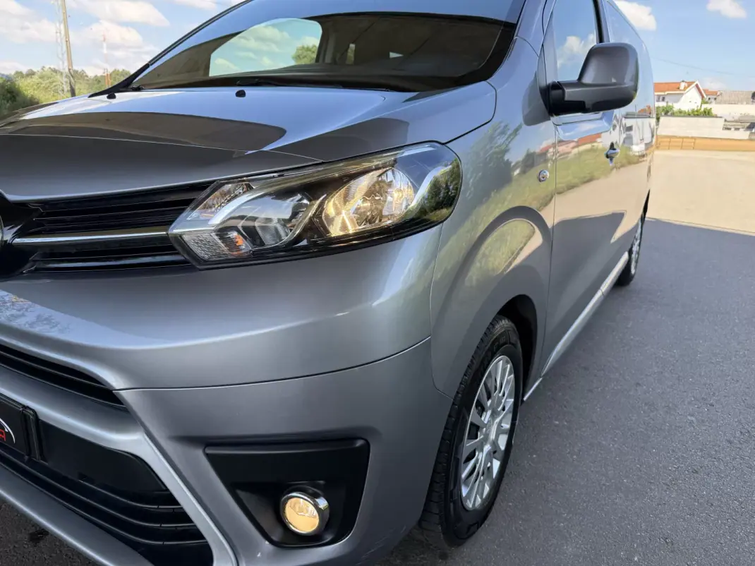 Toyota Proace Verso 2020 - 28890 EUR, 146000 km - AUTO.MOTO.pt - 146000km - foto 8 de 30