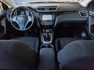 Nissan Qashqai 2016 - 15750 EUR, 160600 km - AUTO.MOTO.pt - 160600km - foto 10 de 17