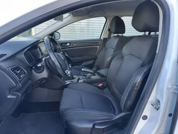 Renault Mégane Sport Tourer 2017 - 9900 EUR, 190000 km - AUTO.MOTO.pt - 190000km - foto 25 de 60