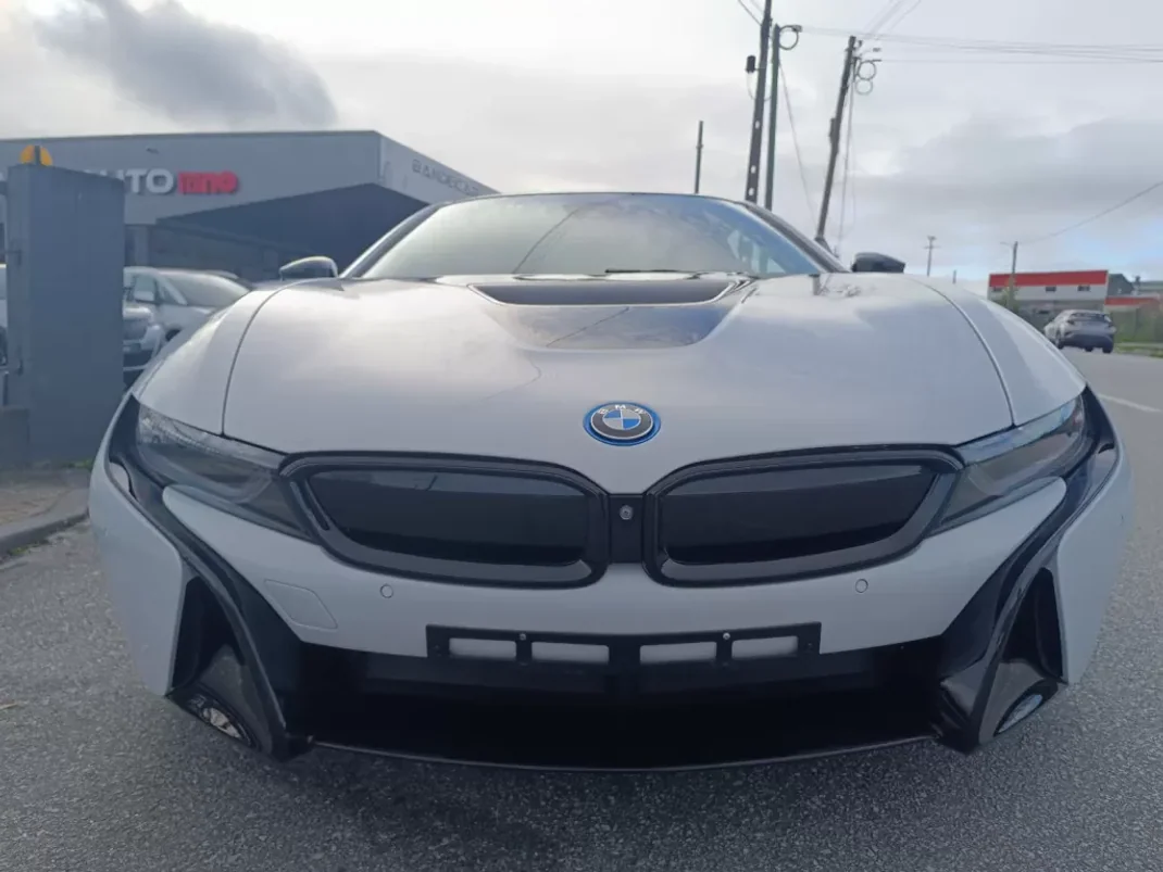 BMW i8 2016 - 71000 EUR, 140000 km - AUTO.MOTO.pt - 140000km - foto 17 de 25