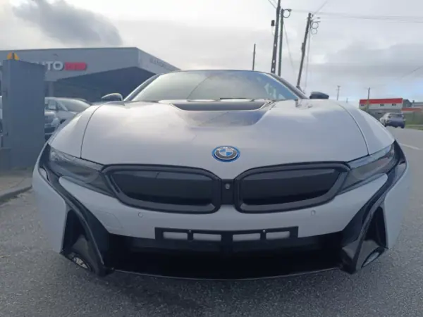 BMW i8 2016 - 71000 EUR, 140000 km - AUTO.MOTO.pt - 140000km - foto 17 de 25
