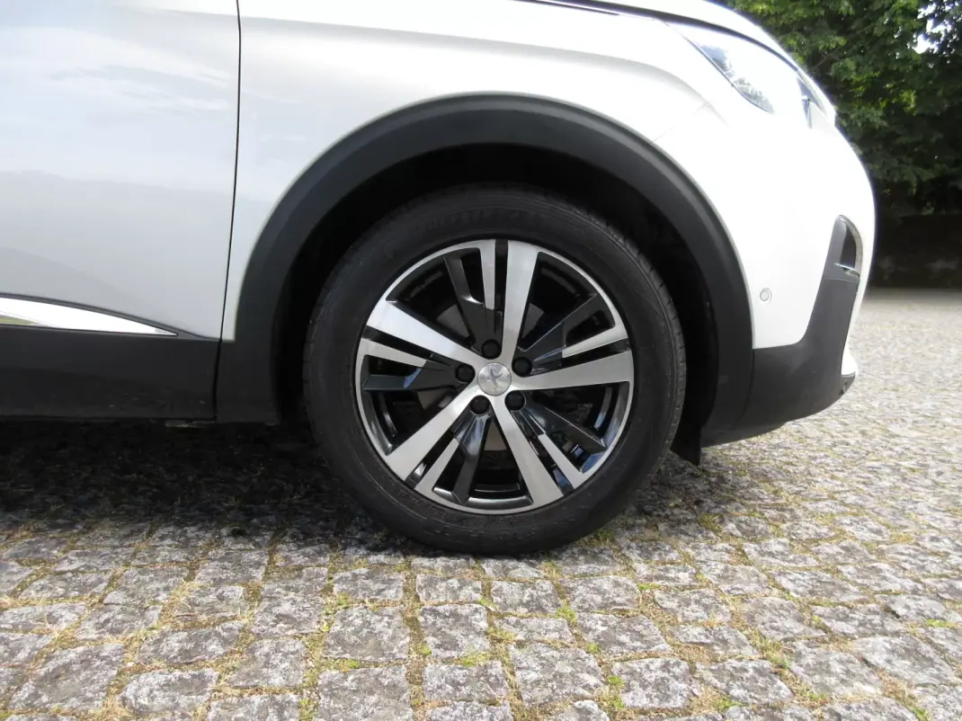 Peugeot 3008 2017 - 18990 EUR, 159000 km - AUTO.MOTO.pt - 159000km - foto 14 de 38