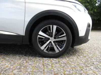 Peugeot 3008 2017 - 18990 EUR, 159000 km - AUTO.MOTO.pt - 159000km - foto 14 de 38