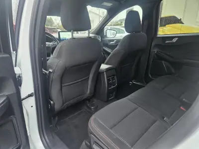 Ford Kuga 2022 - 18800 EUR, 129800 km - AUTO.MOTO.pt - 129800km - foto 17 de 49