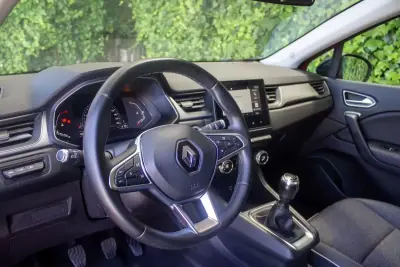 Renault Captur 2020 - 15900 EUR, 86000 km - AUTO.MOTO.pt - 86000km - foto 11 de 17
