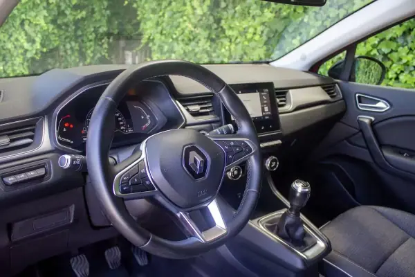 Renault Captur 2020 - 15900 EUR, 86000 km - AUTO.MOTO.pt - 86000km - foto 11 de 17