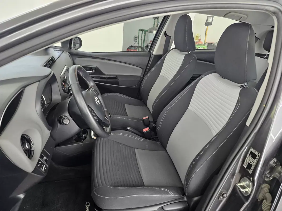 Toyota Yaris 2019 - 13650 EUR, 135421 km - AUTO.MOTO.pt - 135421km - foto 27 de 37