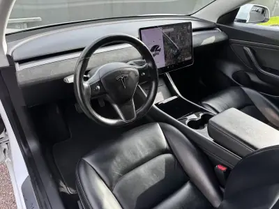 Tesla Model 3 2019 - 15500 EUR, 333000 km - AUTO.MOTO.pt - 333000km - foto 34 de 62