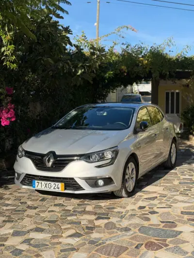 Renault Mégane 2019 - 14900 EUR, 91939 km - AUTO.MOTO.pt - 91939km - foto 2 de 9
