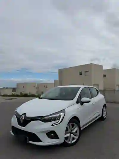 Renault Clio 2020 - 11900 EUR, 136000 km - AUTO.MOTO.pt - 136000km - foto 2 de 8