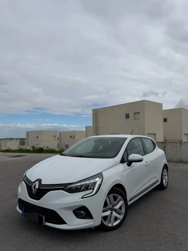 Renault Clio 2020 - 11900 EUR, 136000 km - AUTO.MOTO.pt - 136000km - foto 2 de 8