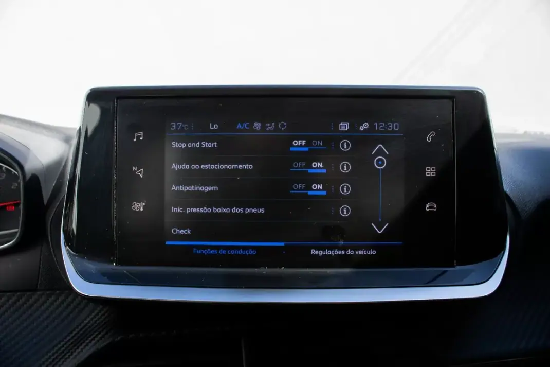 Peugeot 208 2023 - 16999 EUR, 96737 km - AUTO.MOTO.pt - 96737km - foto 24 de 34