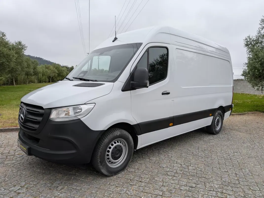 Mercedes-Benz 2025 - 44500 EUR, 29000 km - AUTO.MOTO.pt - 29000km - foto 1 de 19