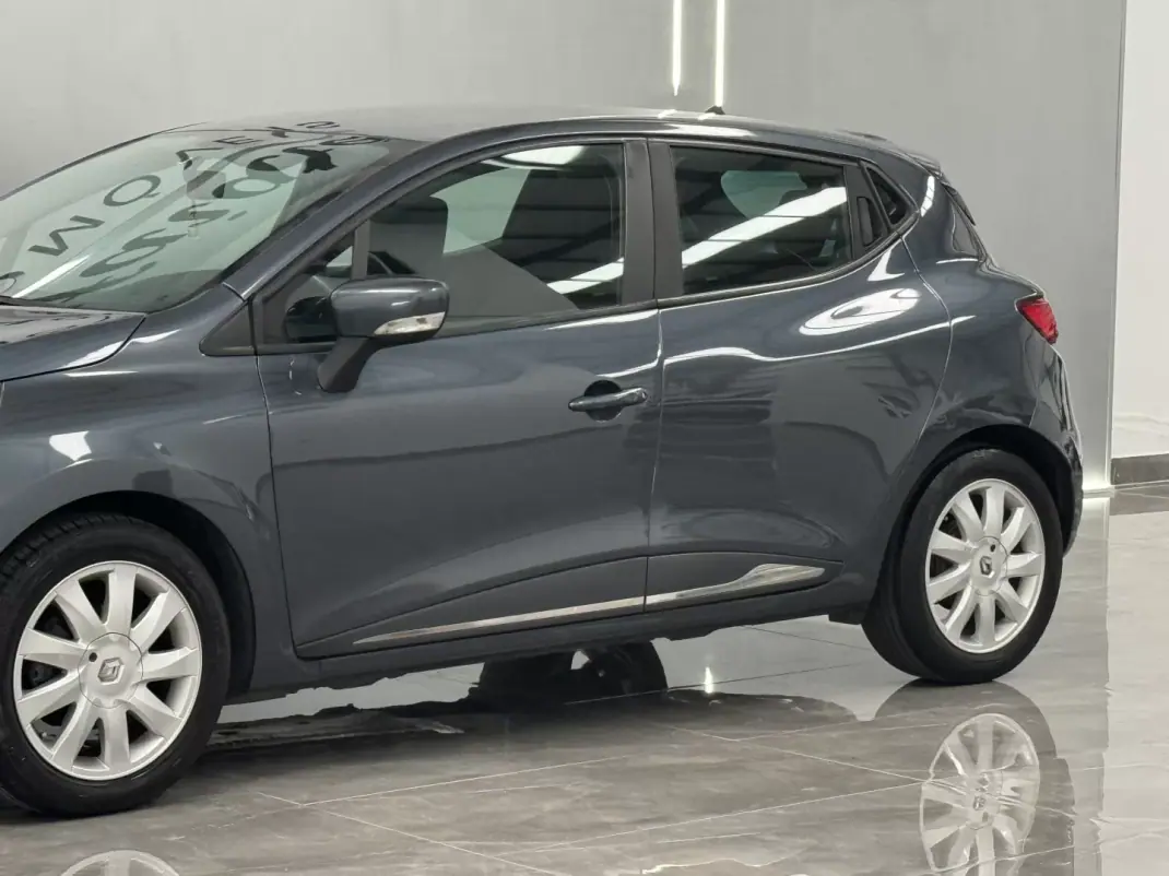 Renault Clio 2017 - 10990 EUR, 110000 km - 110000km - foto 10 de 14