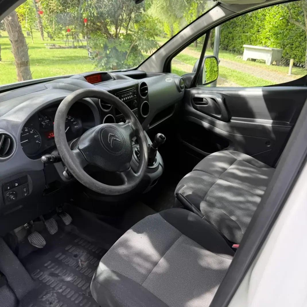 Citroën BERLINGO 1.6 HDI 600 C/AC 2018 - 10990 EUR, 190000 km - AUTO.MOTO.pt - 190000km - foto 6 de 15